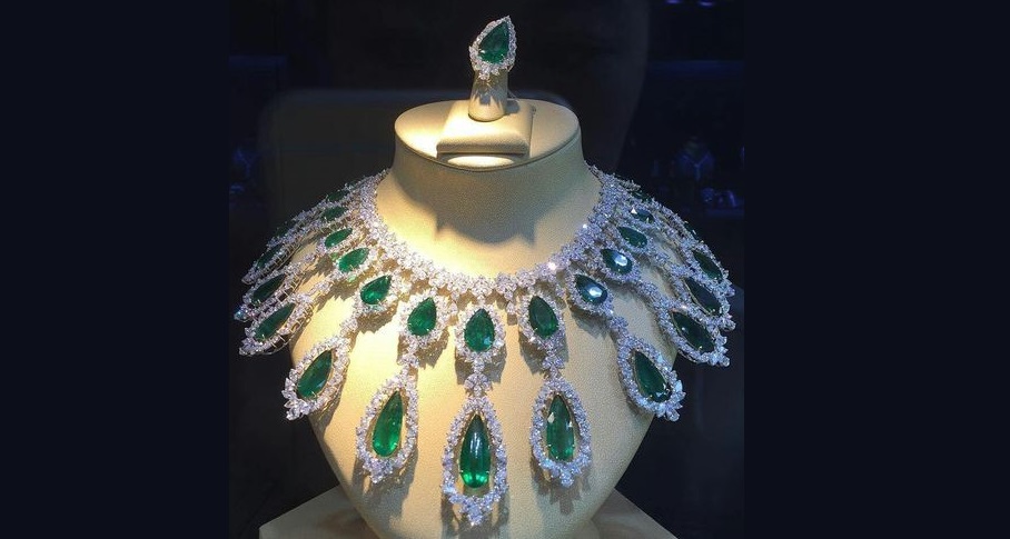 Exquisite Emerald and Diamond Necklace & Ring