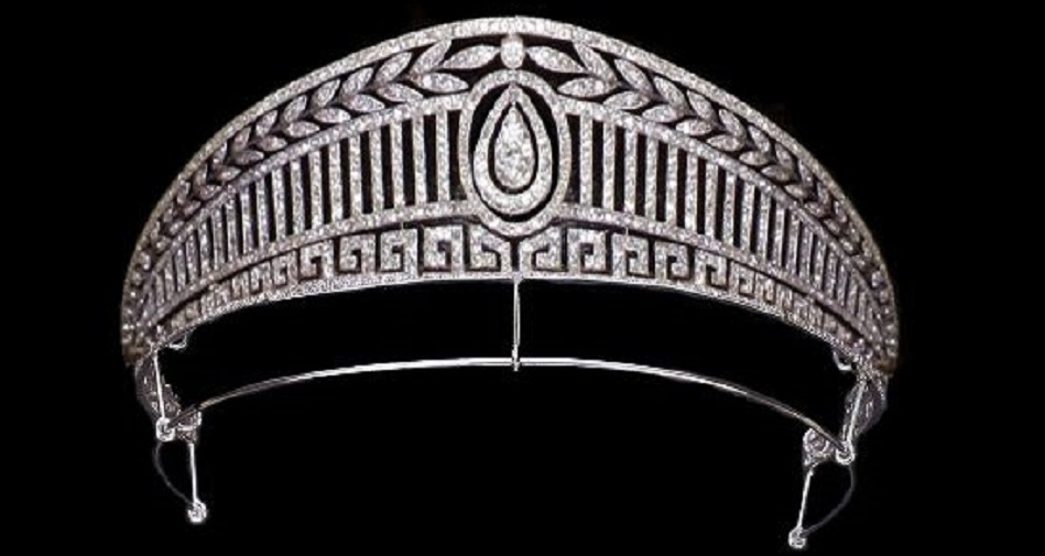 he Prussian tiara of Princess Victoria Louise came into the Greeky Royal Family with her daughter, Queen Frederika, then left with her daughter Sophia, when she married Juan Carlos of Spain is this very Greek-looking piece. Today it's worn by the present Queen of Spain, Letizia, daugther-in-law of Queen Sophia.
